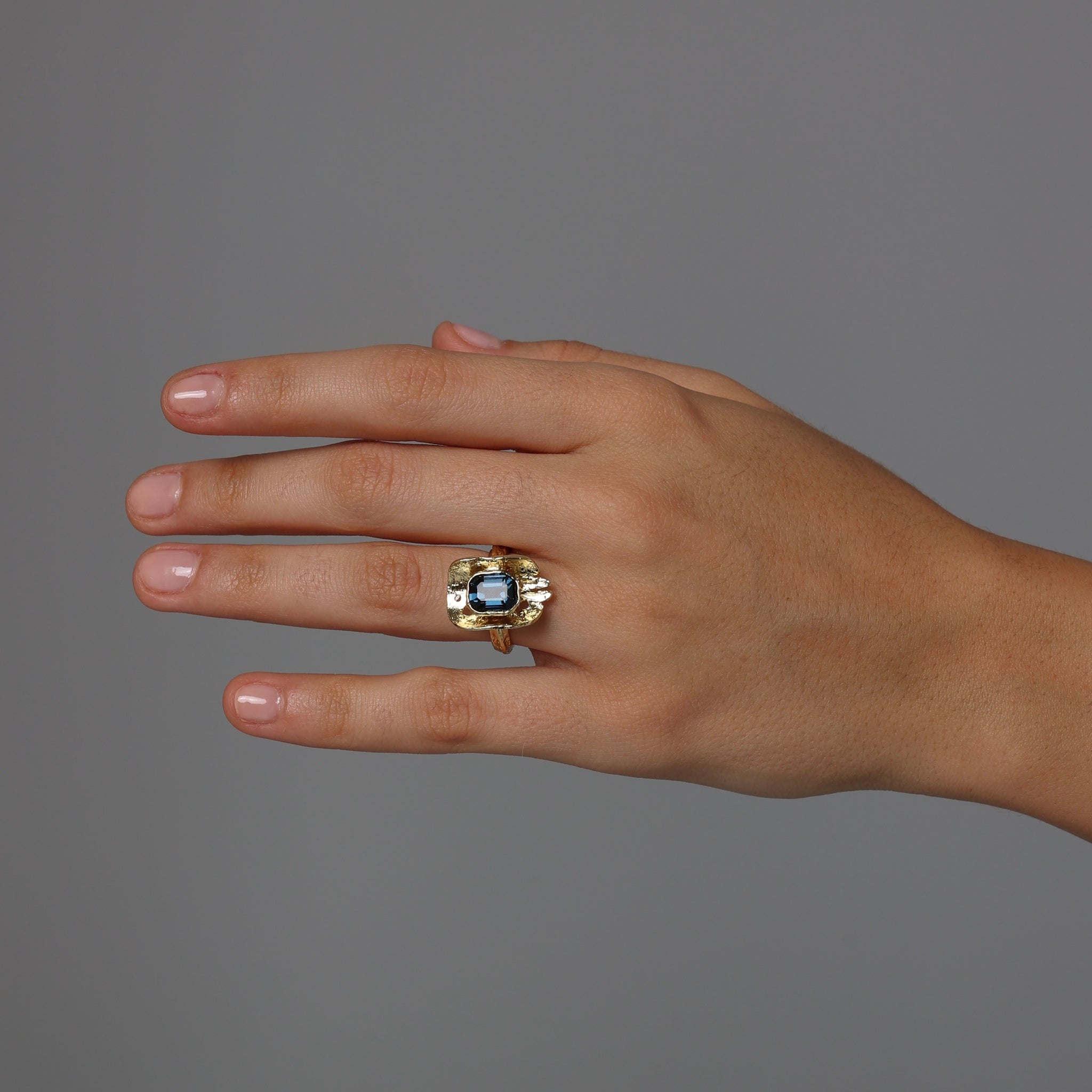 Aura Simple Ring
