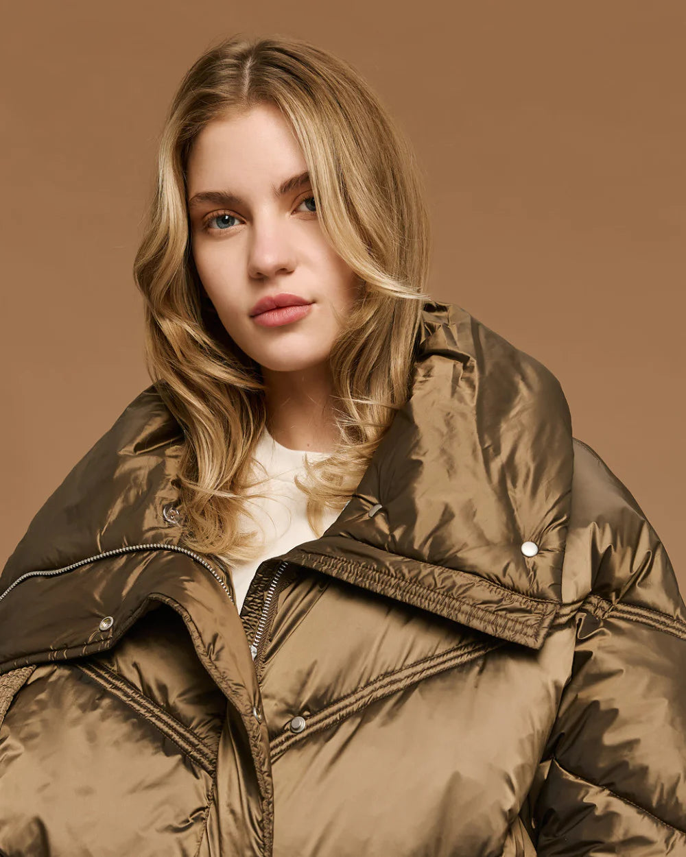 Short Olive Puffer Jacket With Faux Fur