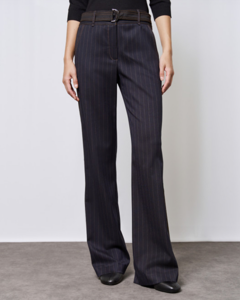 Striped pants with a black detail