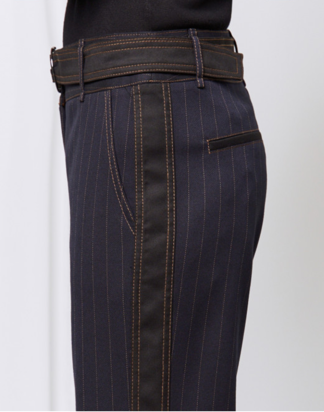 Striped pants with a black detail