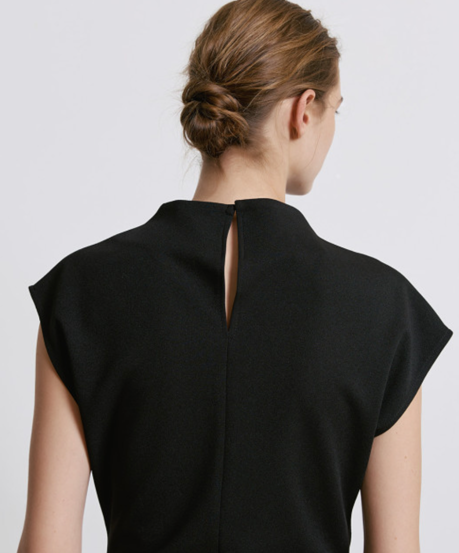 High-Black neck blouse