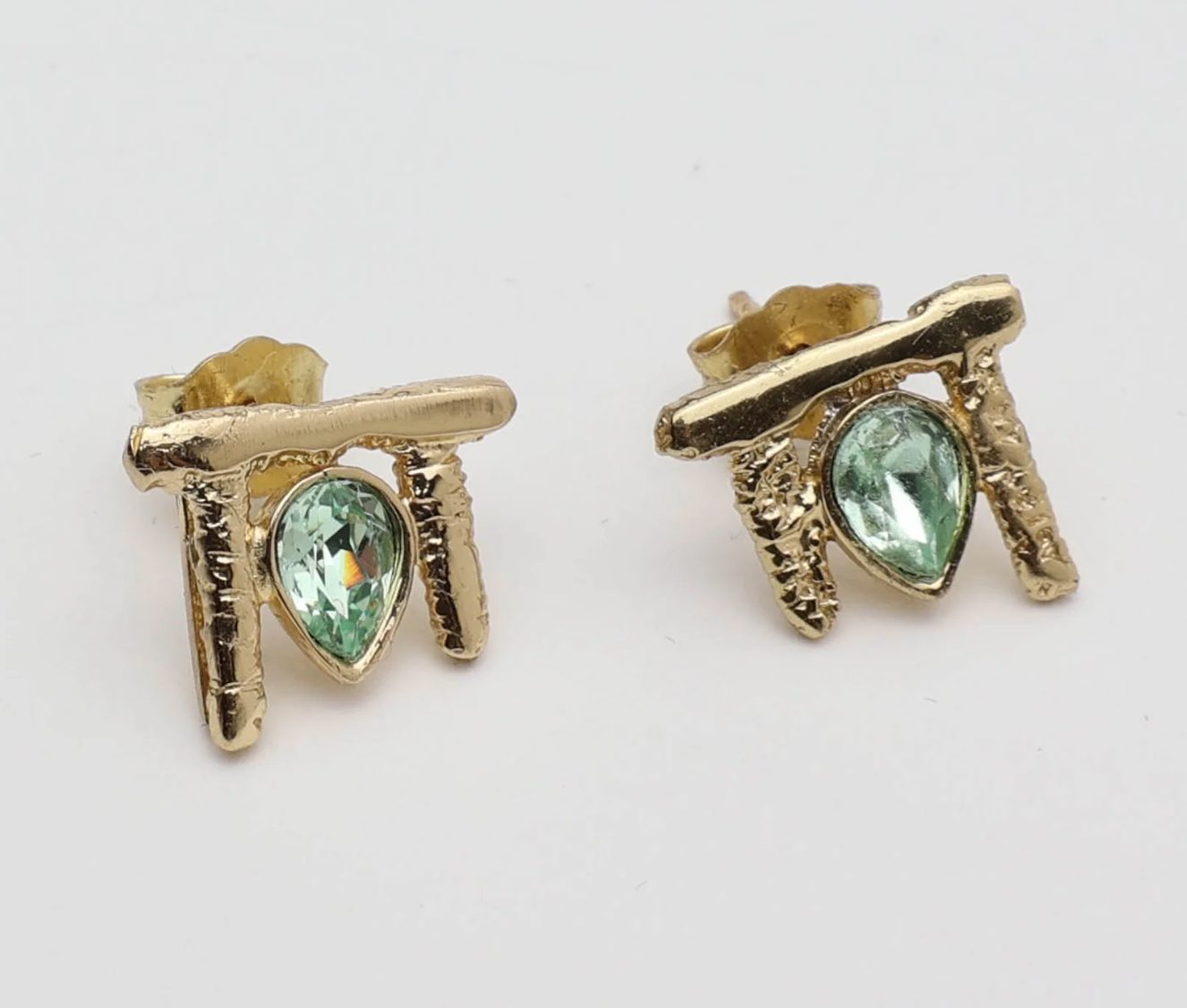 Celune Stud Earrings Amethyst Light Crystal