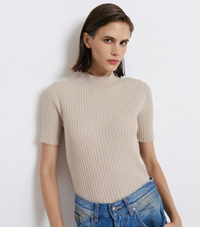 Short-sleeve knitted blouse