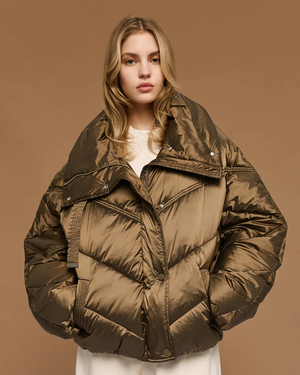 Short Olive Puffer Jacket With Faux Fur
